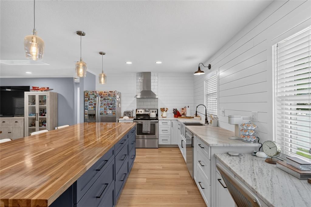 For Sale: $445,750 (3 beds, 2 baths, 1701 Square Feet)
