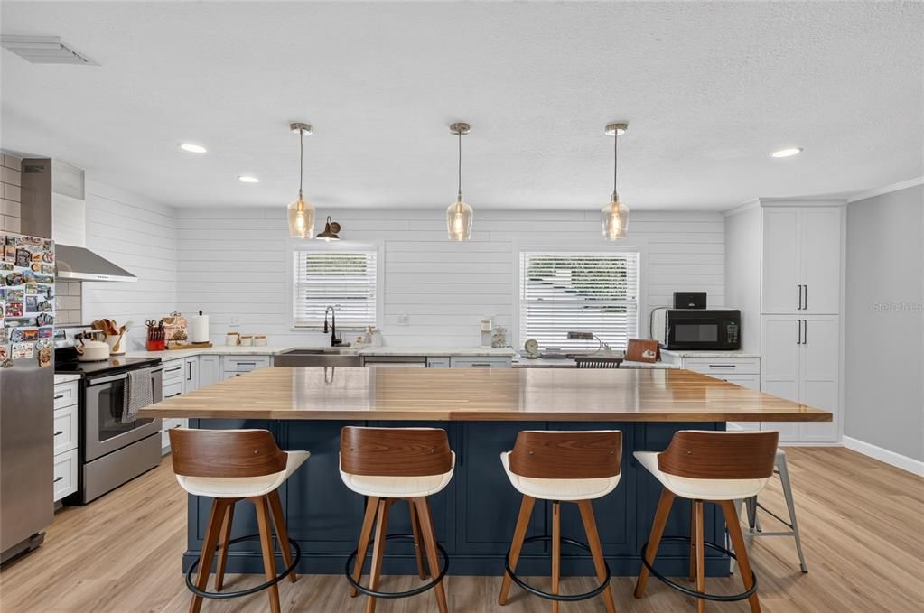 For Sale: $445,750 (3 beds, 2 baths, 1701 Square Feet)