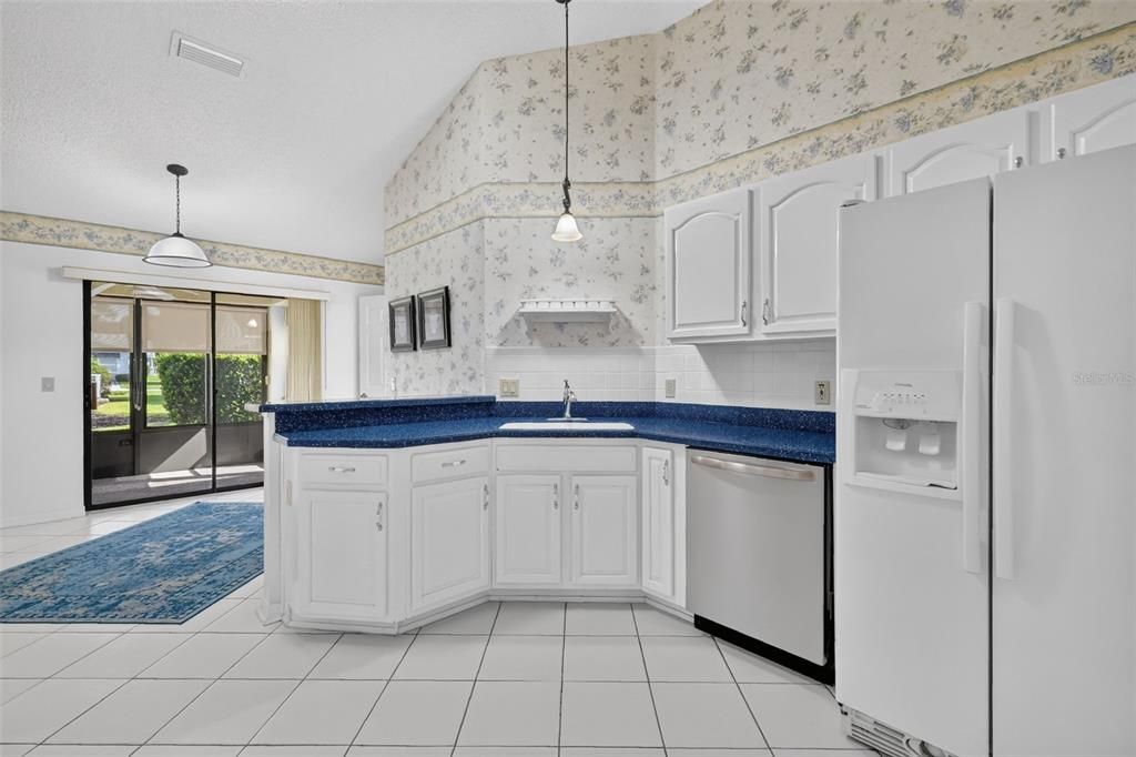 For Sale: $325,000 (3 beds, 2 baths, 1565 Square Feet)