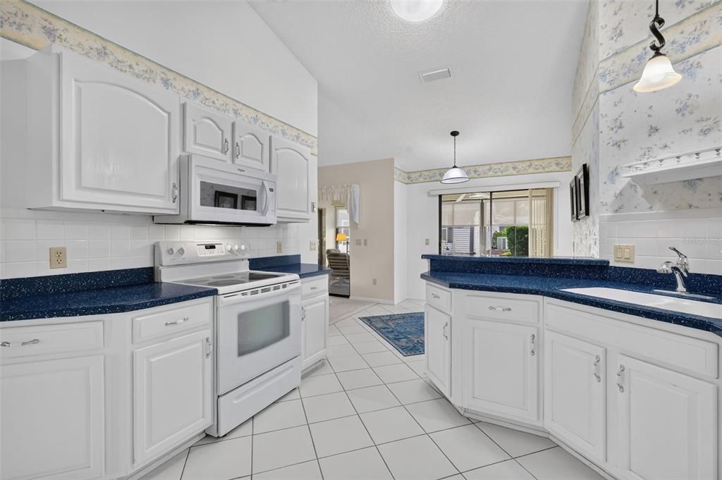For Sale: $325,000 (3 beds, 2 baths, 1565 Square Feet)