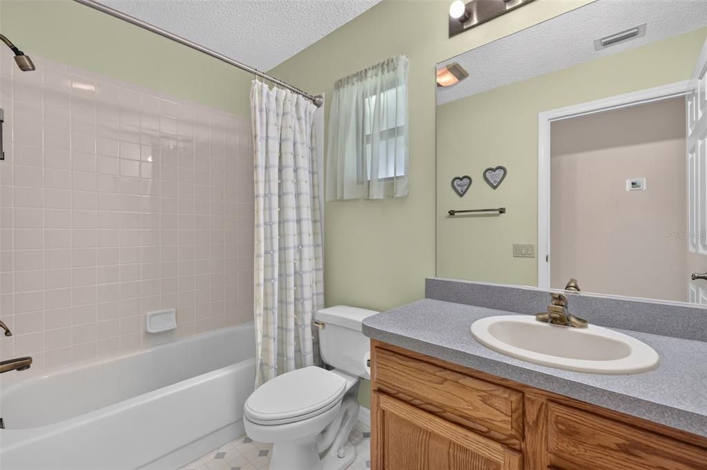 For Sale: $325,000 (3 beds, 2 baths, 1565 Square Feet)