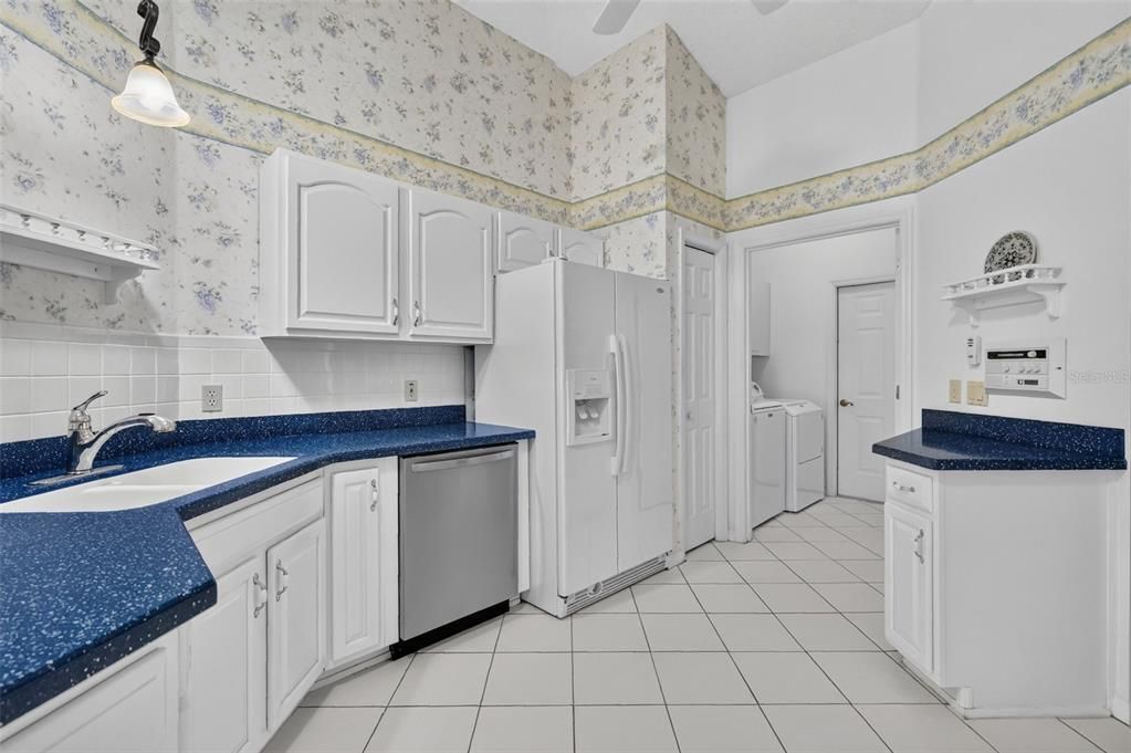 For Sale: $325,000 (3 beds, 2 baths, 1565 Square Feet)