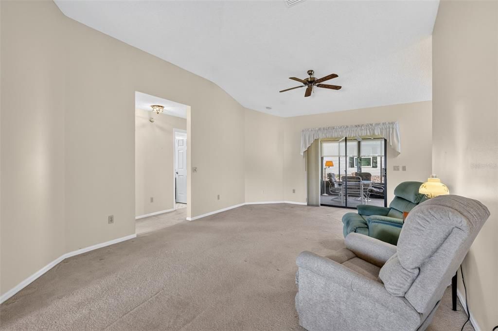 For Sale: $325,000 (3 beds, 2 baths, 1565 Square Feet)