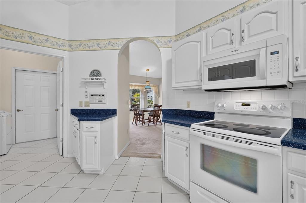 For Sale: $325,000 (3 beds, 2 baths, 1565 Square Feet)