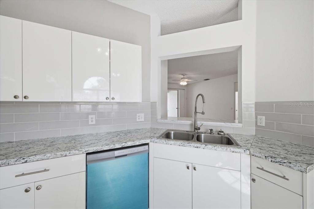 На продажу: $359,900 (3 спален, 2 ванн, 1460 Квадратных фут)
