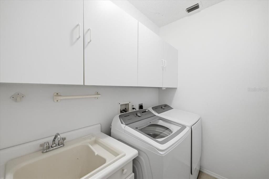 На продажу: $359,900 (3 спален, 2 ванн, 1460 Квадратных фут)