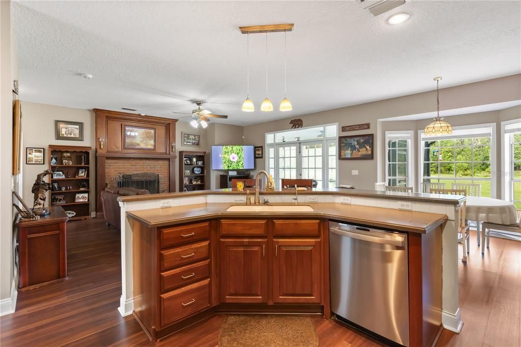 For Sale: $4,200,000 (5 beds, 3 baths, 4201 Square Feet)