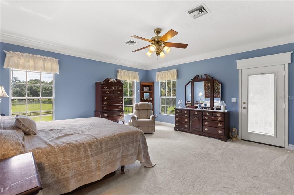 For Sale: $4,200,000 (5 beds, 3 baths, 4201 Square Feet)