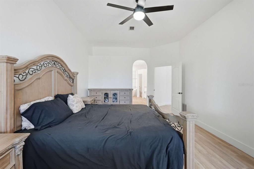 For Sale: $1,395,000 (4 beds, 3 baths, 2700 Square Feet)