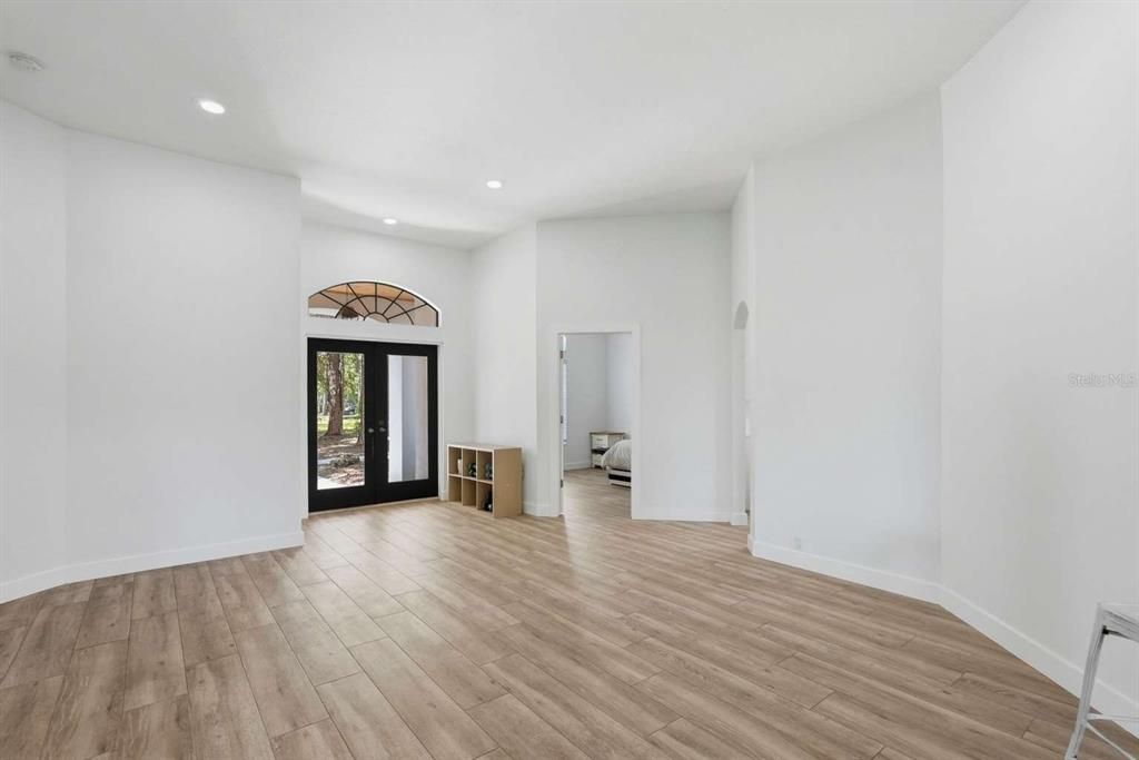 For Sale: $1,395,000 (4 beds, 3 baths, 2700 Square Feet)
