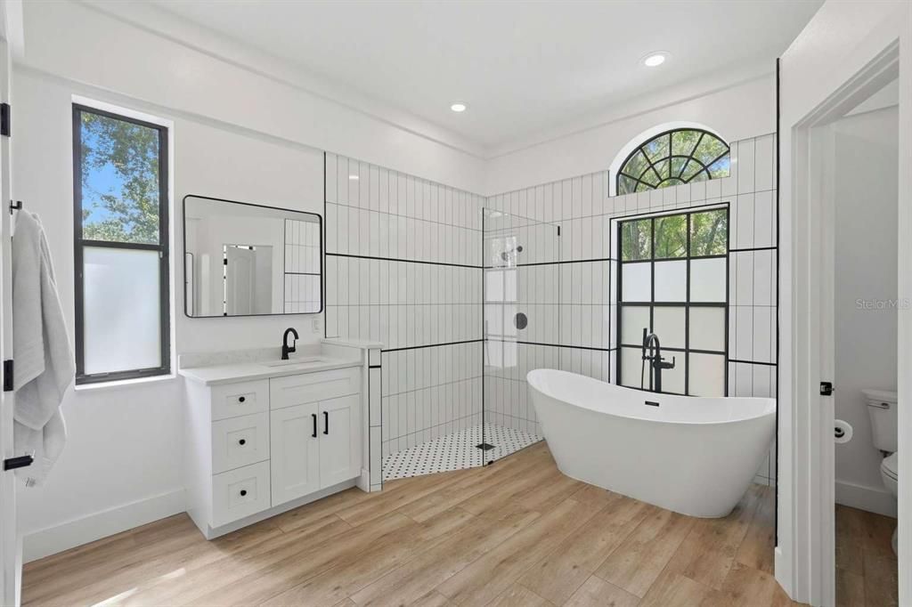For Sale: $1,395,000 (4 beds, 3 baths, 2700 Square Feet)