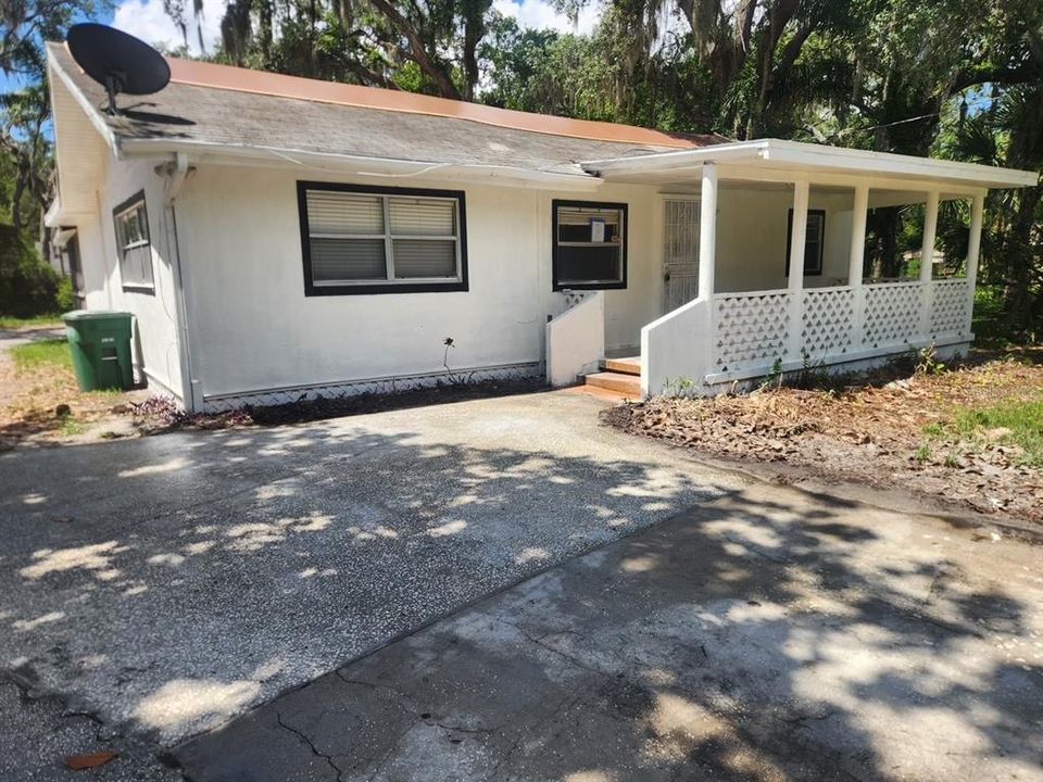 For Sale: $146,000 (2 beds, 2 baths, 1298 Square Feet)