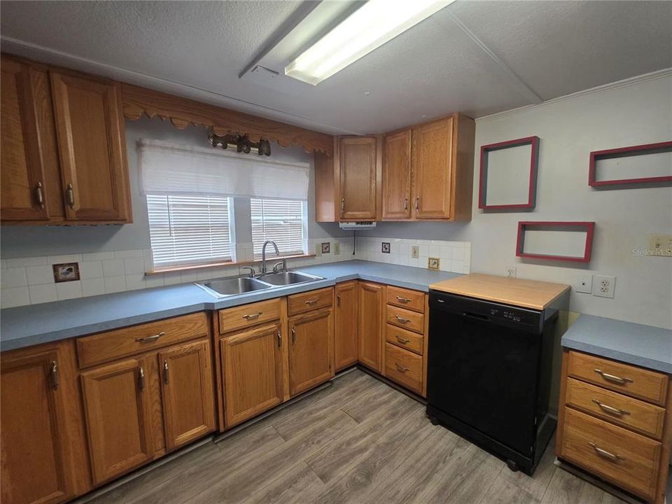 For Sale: $125,000 (2 beds, 2 baths, 1467 Square Feet)