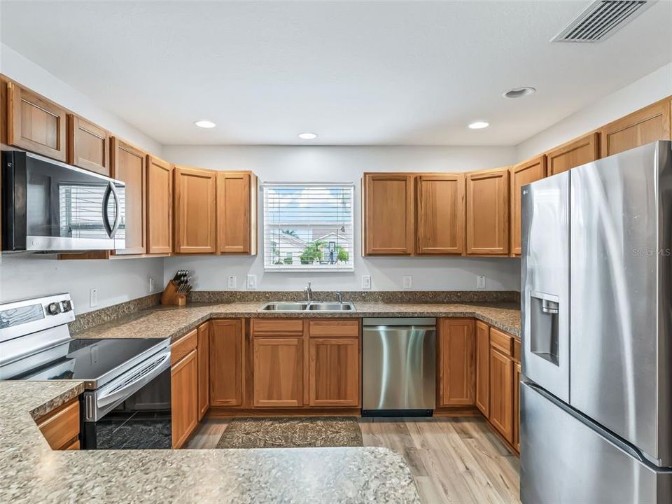 For Sale: $345,900 (3 beds, 2 baths, 1366 Square Feet)