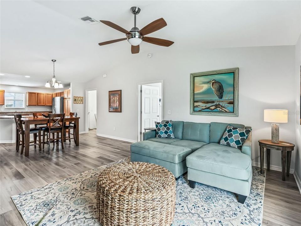 For Sale: $345,900 (3 beds, 2 baths, 1366 Square Feet)