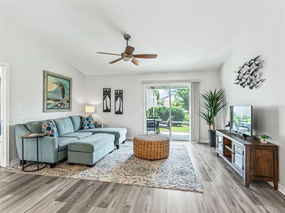 For Sale: $345,900 (3 beds, 2 baths, 1366 Square Feet)