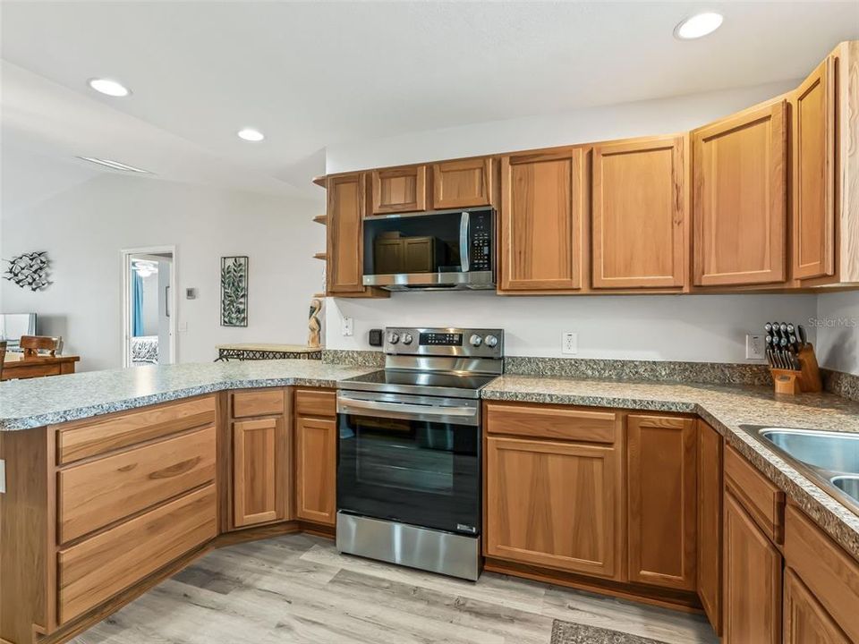 For Sale: $345,900 (3 beds, 2 baths, 1366 Square Feet)