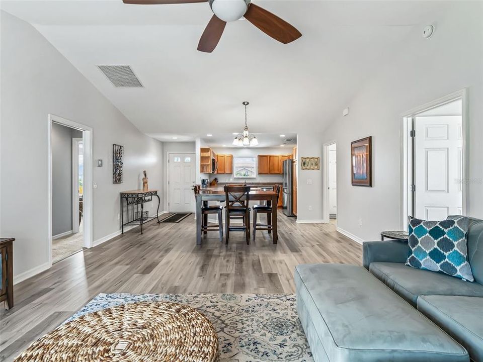 For Sale: $345,900 (3 beds, 2 baths, 1366 Square Feet)