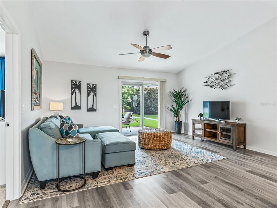 For Sale: $345,900 (3 beds, 2 baths, 1366 Square Feet)