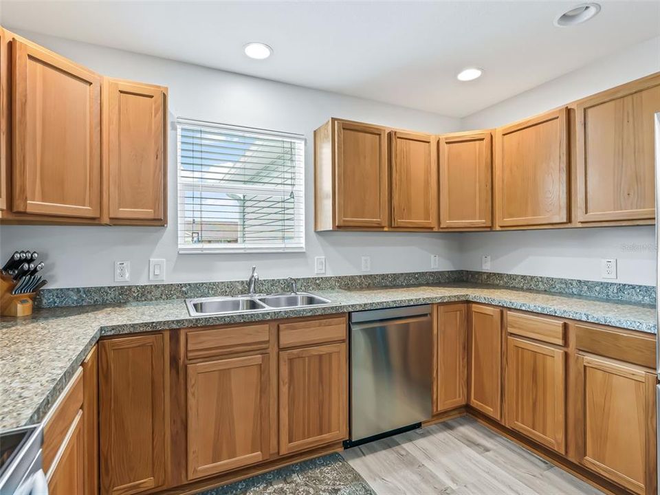 For Sale: $345,900 (3 beds, 2 baths, 1366 Square Feet)