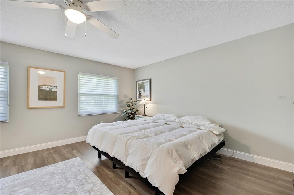 For Sale: $339,900 (2 beds, 2 baths, 1687 Square Feet)