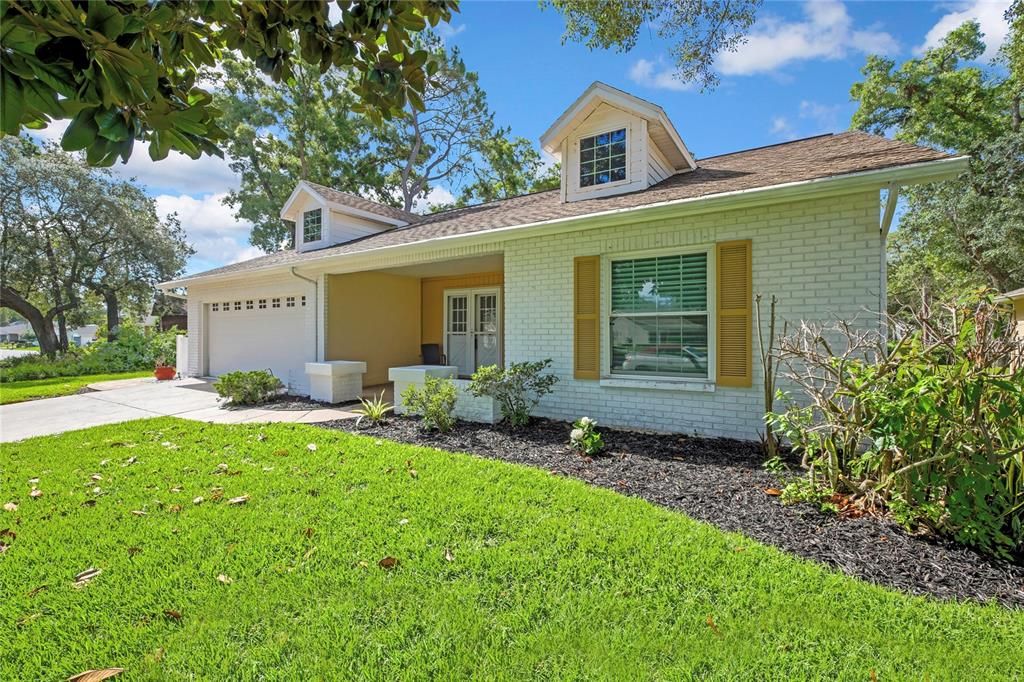 For Sale: $339,900 (2 beds, 2 baths, 1687 Square Feet)