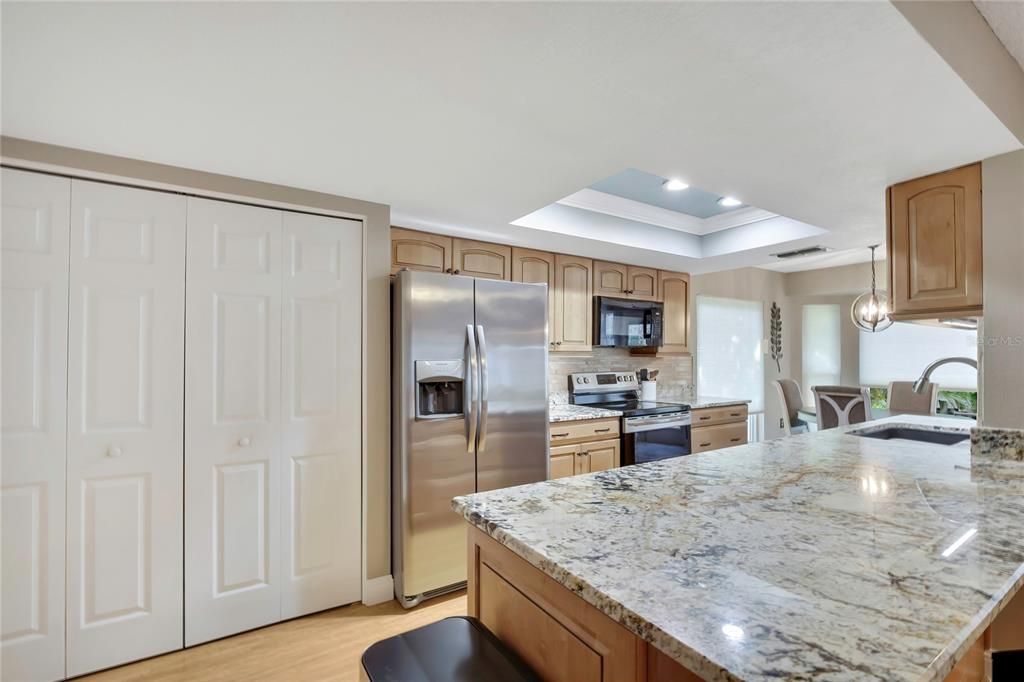For Sale: $339,900 (2 beds, 2 baths, 1687 Square Feet)