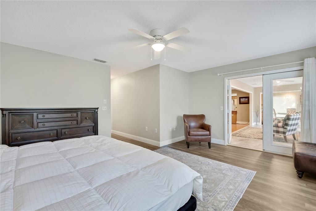 For Sale: $339,900 (2 beds, 2 baths, 1687 Square Feet)