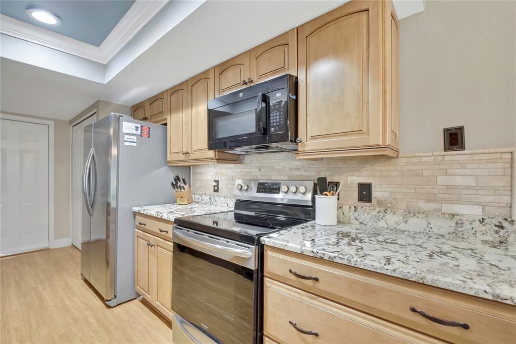 For Sale: $339,900 (2 beds, 2 baths, 1687 Square Feet)