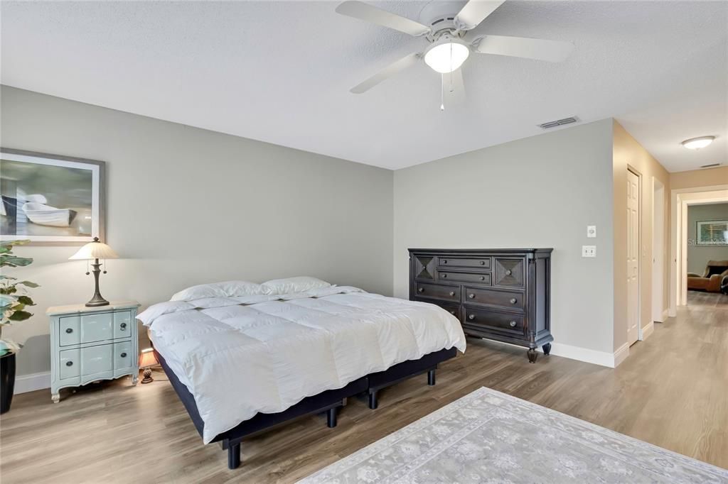For Sale: $339,900 (2 beds, 2 baths, 1687 Square Feet)