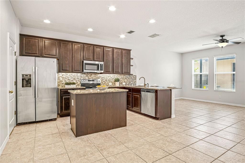 For Sale: $475,000 (4 beds, 2 baths, 1898 Square Feet)