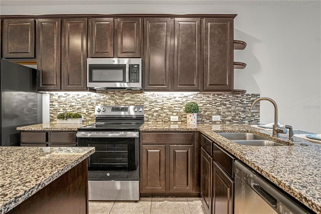 For Sale: $475,000 (4 beds, 2 baths, 1898 Square Feet)