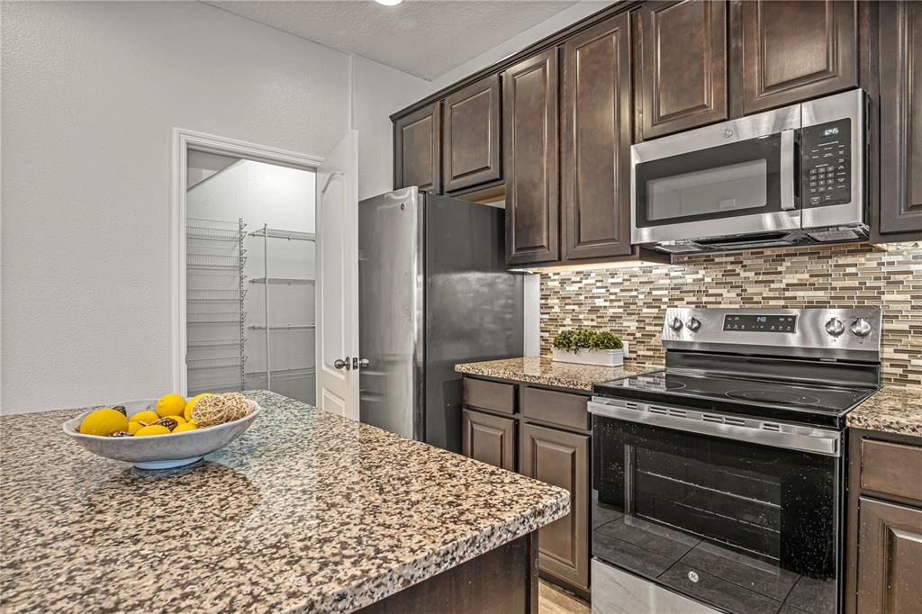 For Sale: $475,000 (4 beds, 2 baths, 1898 Square Feet)