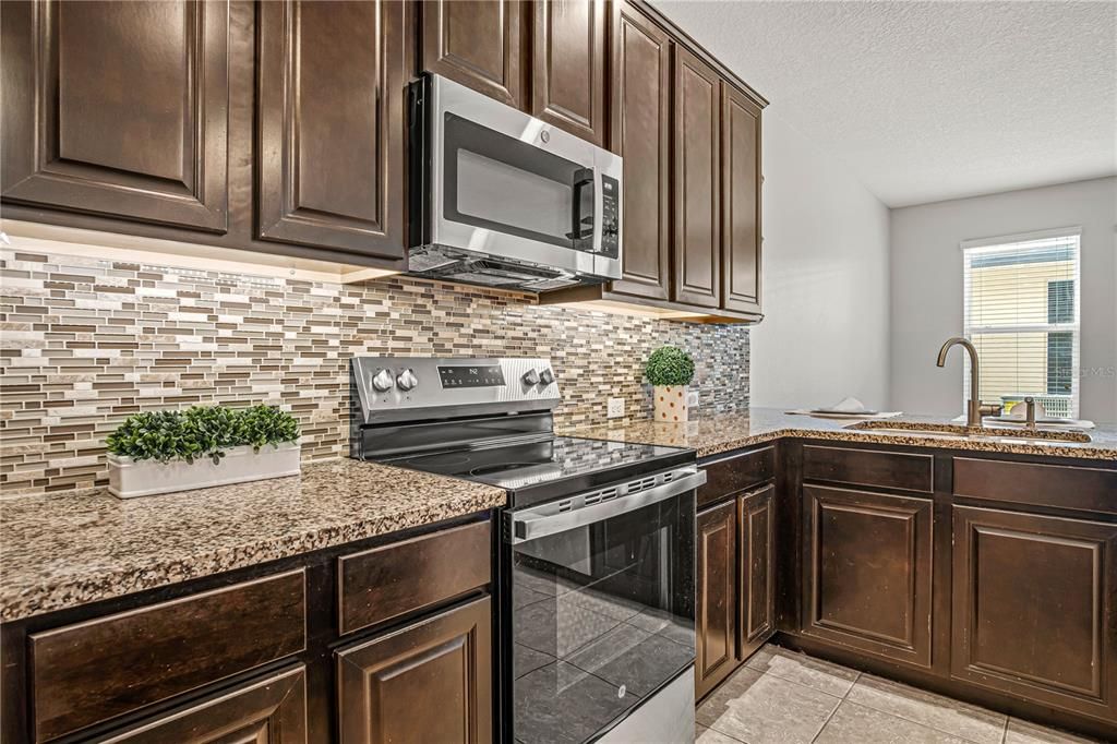For Sale: $475,000 (4 beds, 2 baths, 1898 Square Feet)