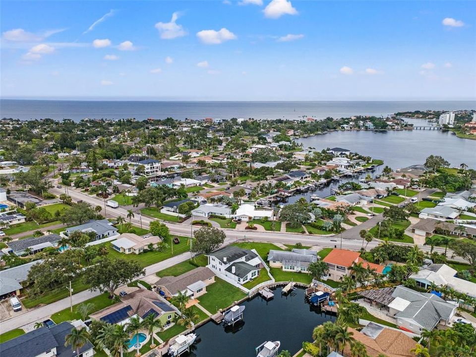 En Venta: $950,000 (3 camas, 3 baños, 2716 Pies cuadrados)