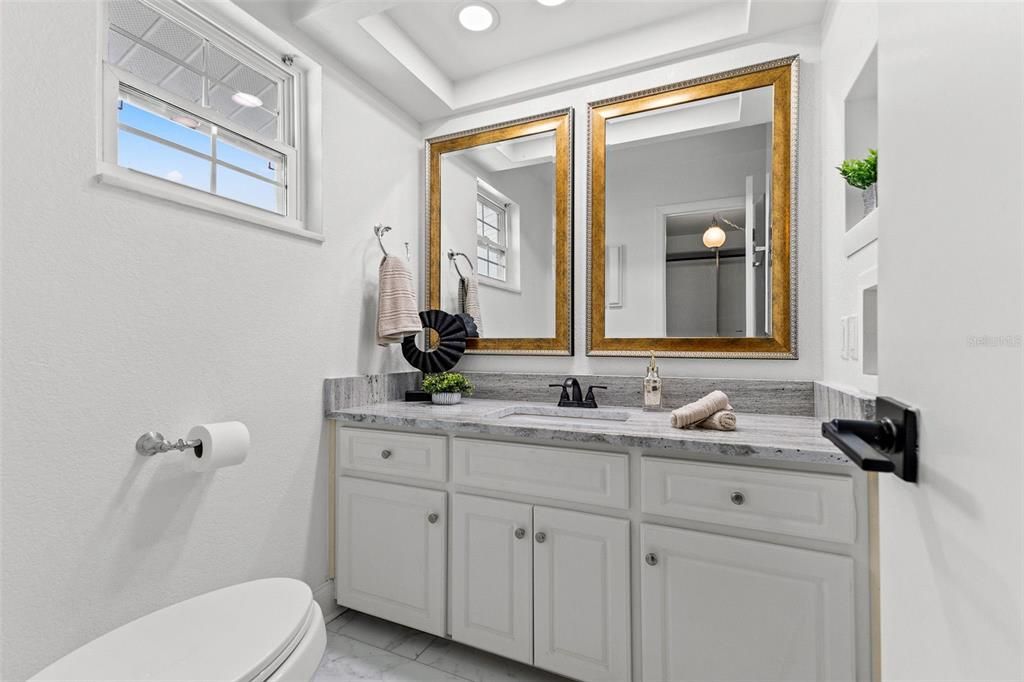 En Venta: $950,000 (3 camas, 3 baños, 2716 Pies cuadrados)