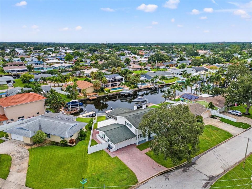 En Venta: $950,000 (3 camas, 3 baños, 2716 Pies cuadrados)