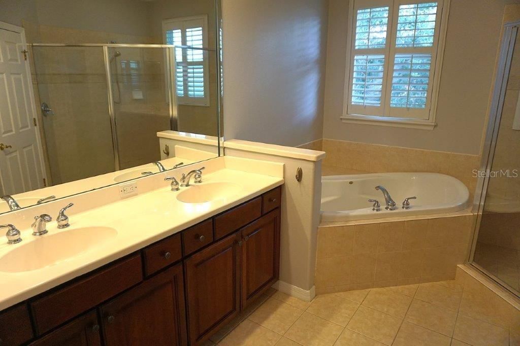 For Sale: $524,900 (3 beds, 2 baths, 1994 Square Feet)