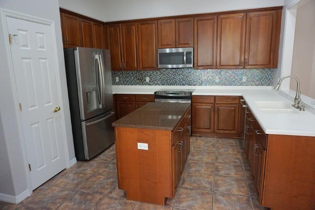 For Sale: $524,900 (3 beds, 2 baths, 1994 Square Feet)