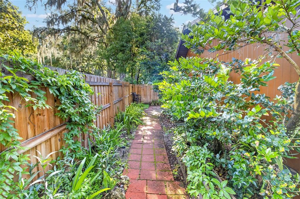 For Sale: $189,500 (3 beds, 2 baths, 1132 Square Feet)