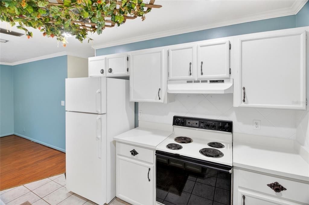 For Sale: $189,500 (3 beds, 2 baths, 1132 Square Feet)