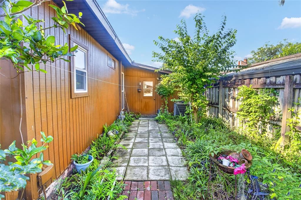 For Sale: $189,500 (3 beds, 2 baths, 1132 Square Feet)