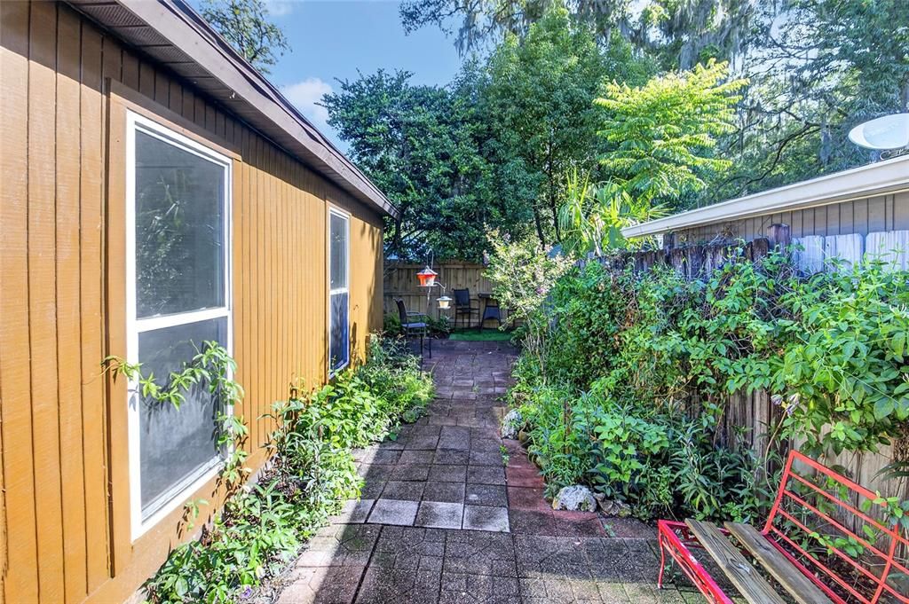 For Sale: $189,500 (3 beds, 2 baths, 1132 Square Feet)