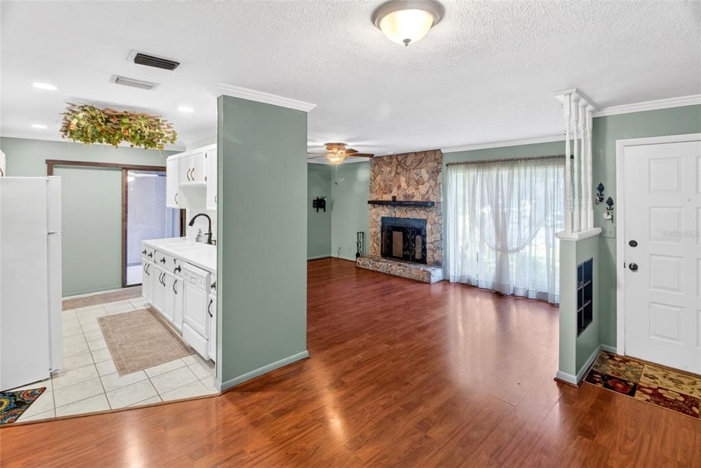 For Sale: $189,500 (3 beds, 2 baths, 1132 Square Feet)