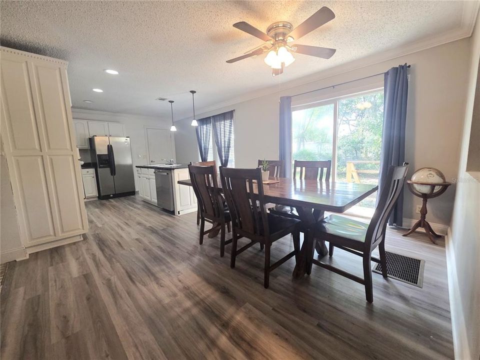 For Sale: $349,900 (4 beds, 2 baths, 1674 Square Feet)
