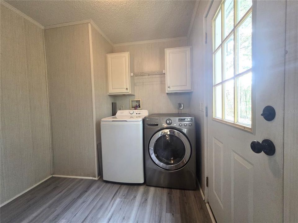 For Sale: $349,900 (4 beds, 2 baths, 1674 Square Feet)