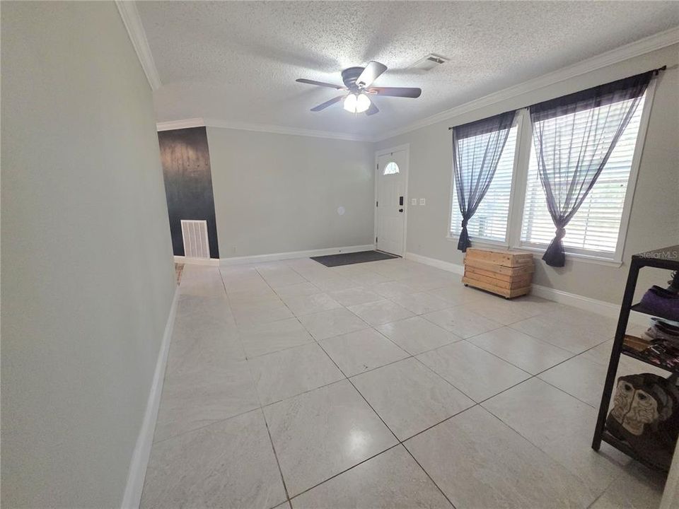 For Sale: $349,900 (4 beds, 2 baths, 1674 Square Feet)