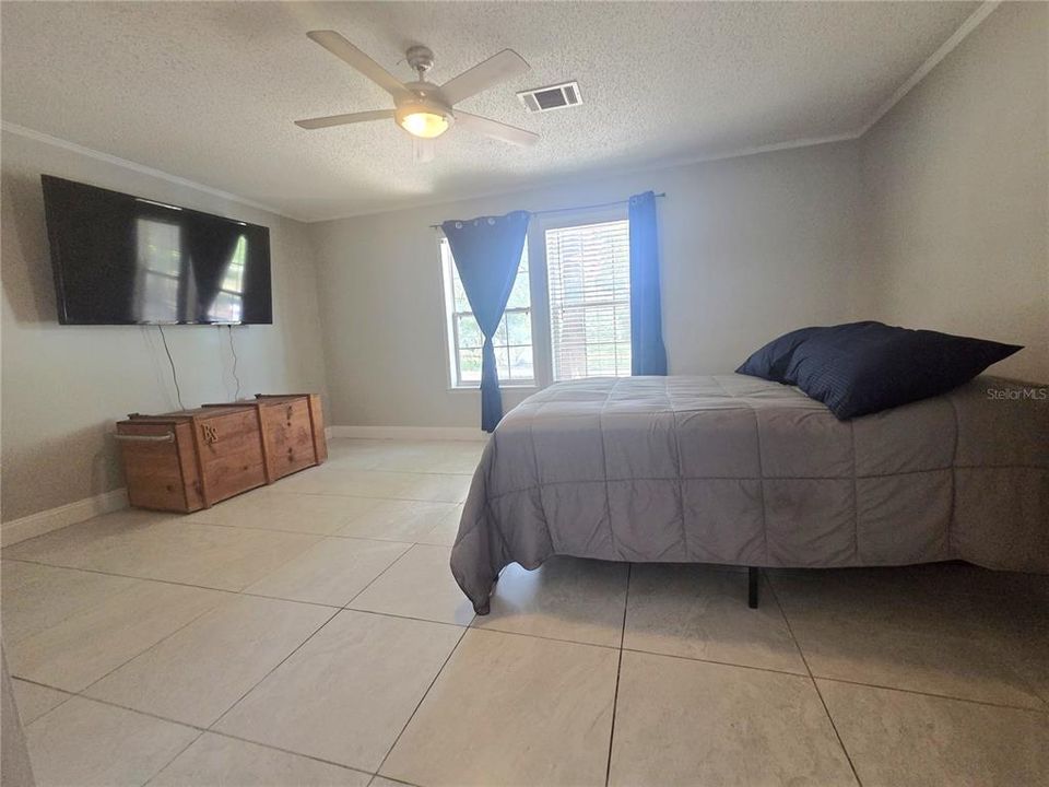 For Sale: $349,900 (4 beds, 2 baths, 1674 Square Feet)