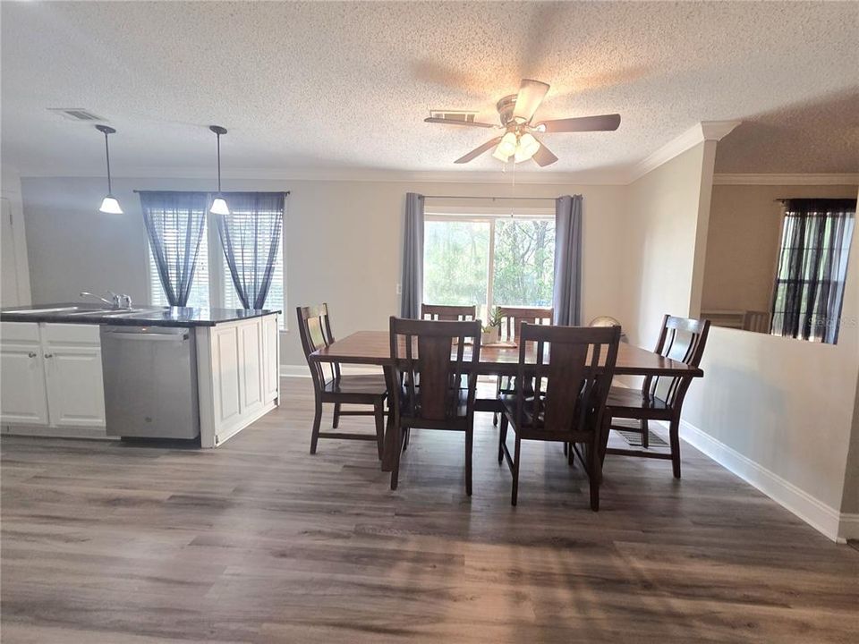 For Sale: $349,900 (4 beds, 2 baths, 1674 Square Feet)