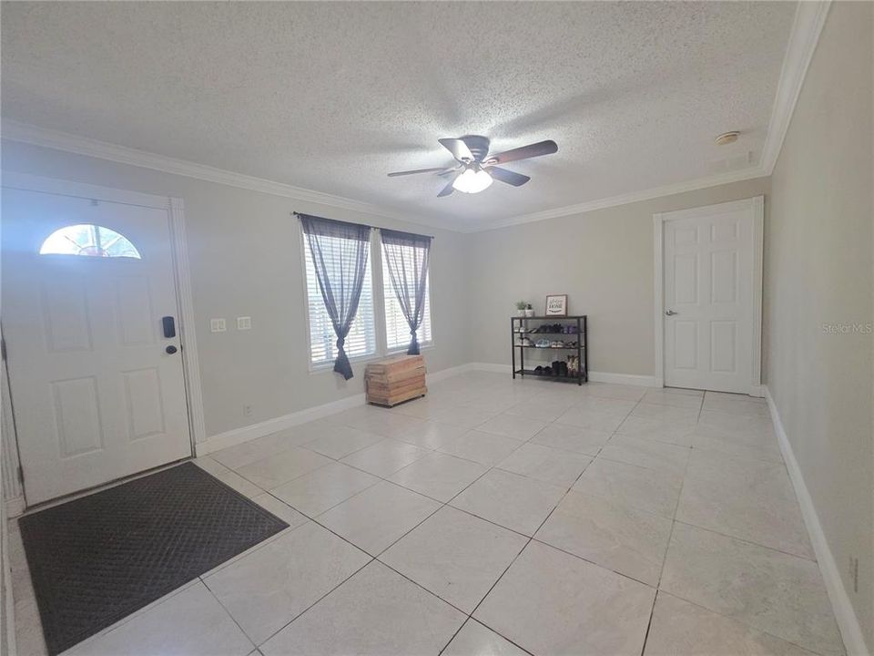 For Sale: $349,900 (4 beds, 2 baths, 1674 Square Feet)